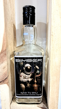 Butelka szklana 0,5l Kosmiczny Bimber Edycja specjalna DuchPuszczy Idealna buteleczka na Whisky Brandy Bimber 500 ml szklana Kwadratowa butelka z zakrętką i etykietą