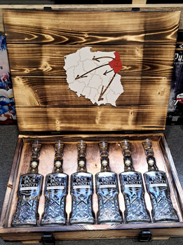 Ekskluzywna skrzynia na prezent skrzynka na alkohol Duch Puszczy Zestaw 6x butelki kieliszki z grawerem Natural Ingrediens