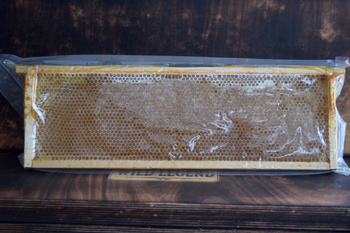 Plaster miodu prostu z ula w drewnianej ramce Miód ekologiczny