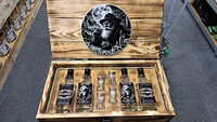 Skrzynka drewniana Duch Puszczy Moonshine Bimbrownik HandMade 4x Butelki 4x kieliszki z grawerem Zestaw prezentowy na alkohol dla konesera DuchPuszczy